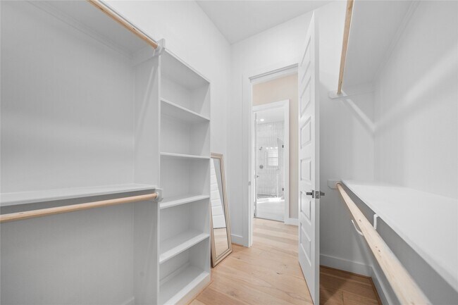 Building Photo - 303 Queen Sude Ln