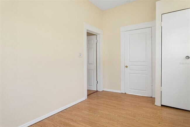 Building Photo - 1017 E 23rd Ave