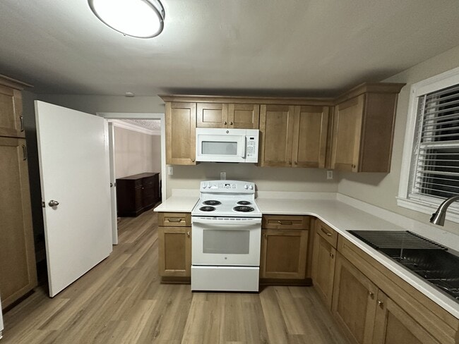 Building Photo - 705 31st Ave