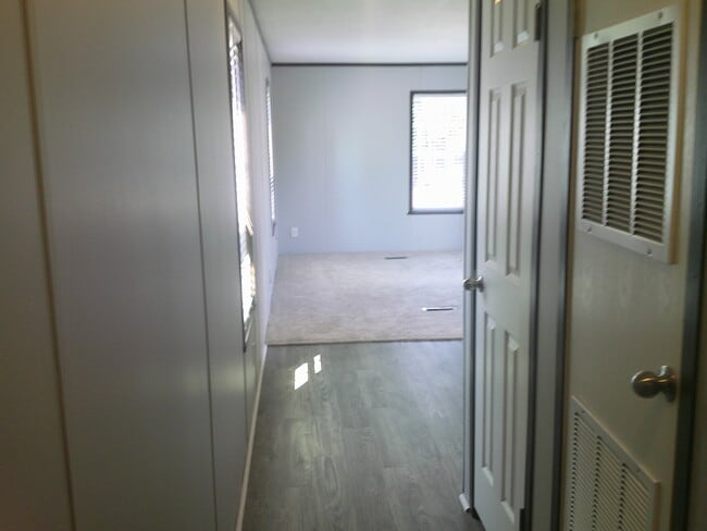 Building Photo - 314 N Green Meadow St SE