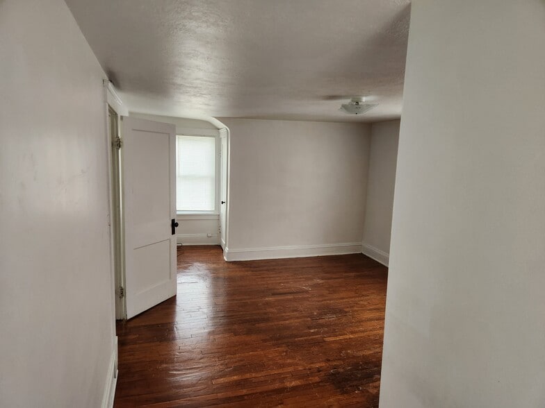 Building Photo - 4648 W 149th St