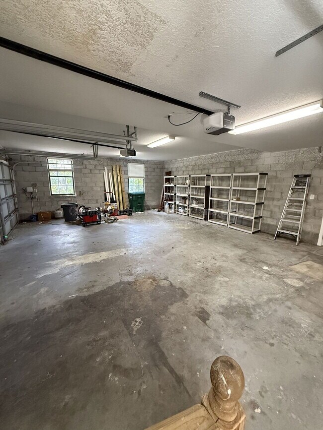 Building Photo - 708 Palenci Ct