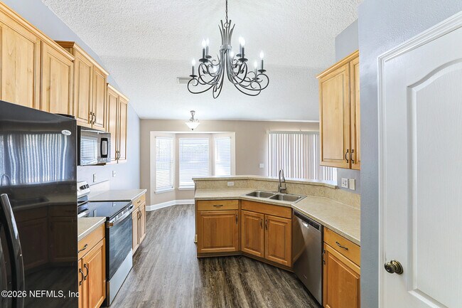 Building Photo - 3031 Five Oaks Ln