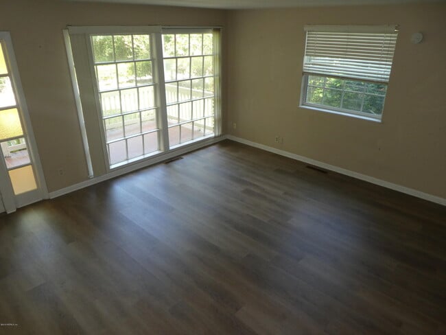 Building Photo - 1687 Glendale Rd