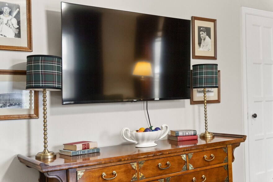 Building Photo - 1710 Hess Blvd