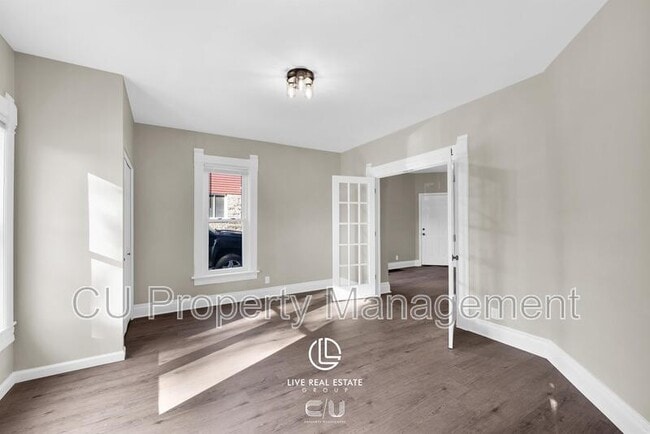 Building Photo - 806 W Hill St