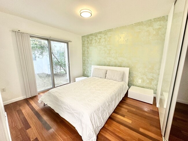 Building Photo - Tastefully furnished 1bed/1bath in the hea...