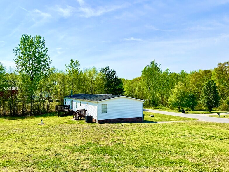 Building Photo - 2024 Rocky Creek Ln