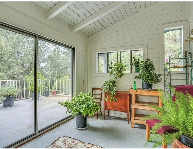 Building Photo - Large beautiful home in Idyllwild