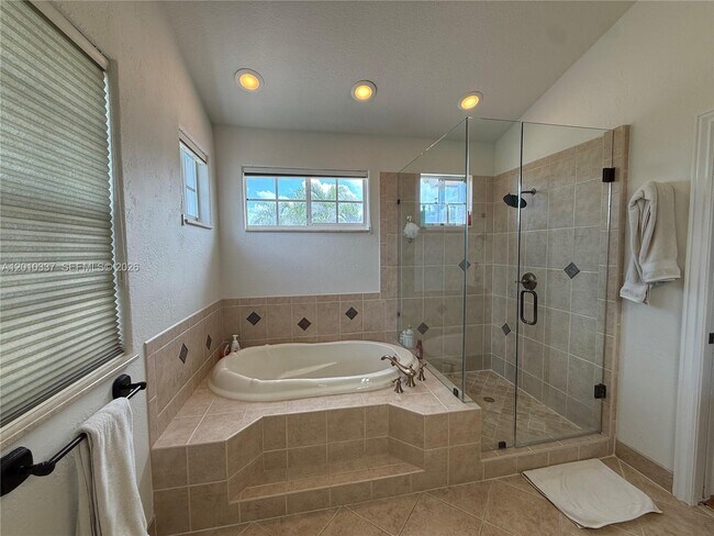 Building Photo - 1070 Capistrano