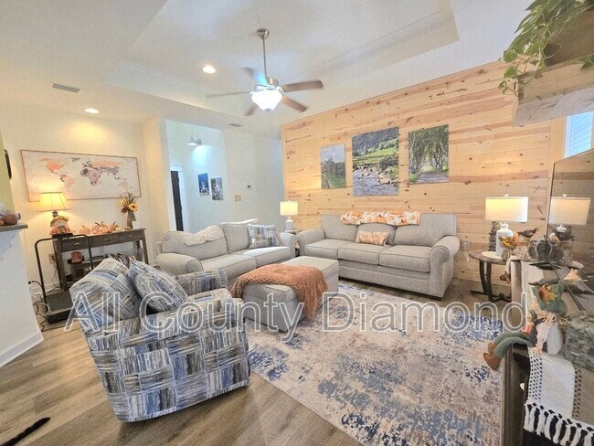 Building Photo - 13805 Flamingo Ave