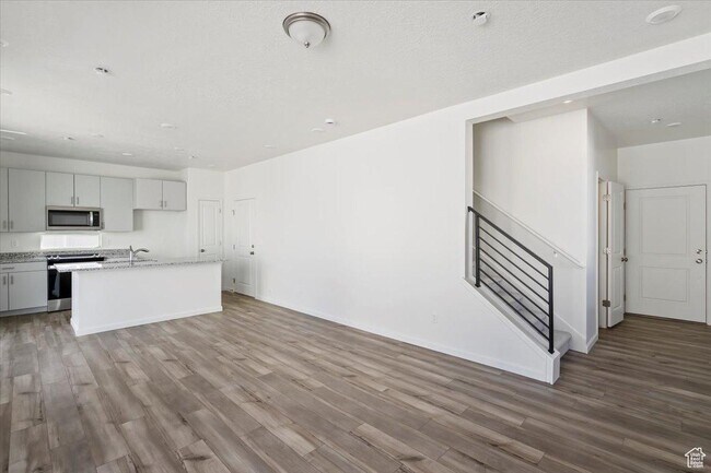 Building Photo - 341 N Colonnade Rd