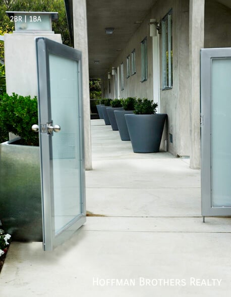 Building Photo - 1146 N Clark St