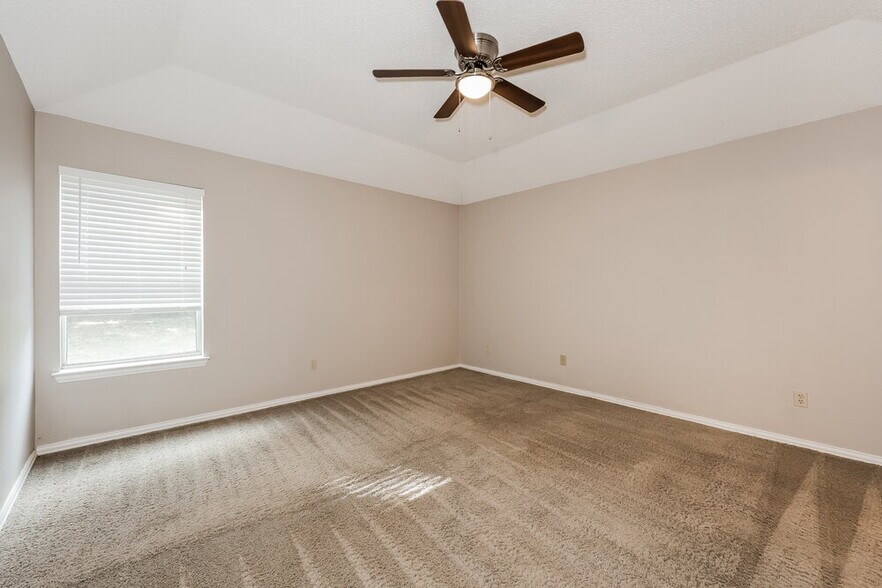Building Photo - 6205 Vista Wood Dr