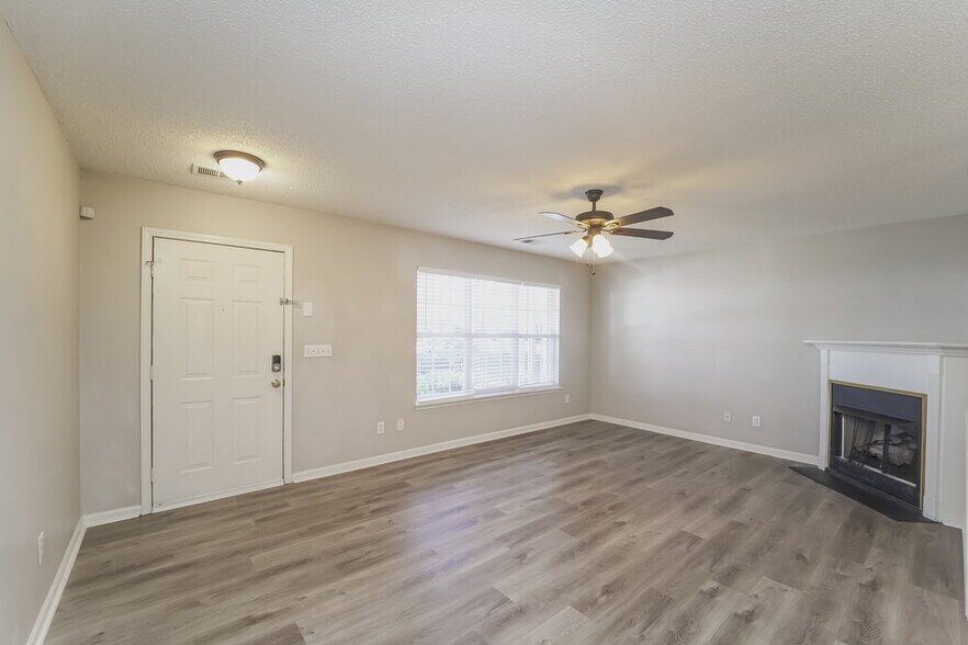 Building Photo - 10142 Forest Landing Dr