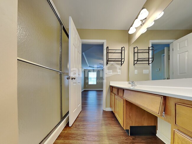 Building Photo - 10213 Waterford Ct