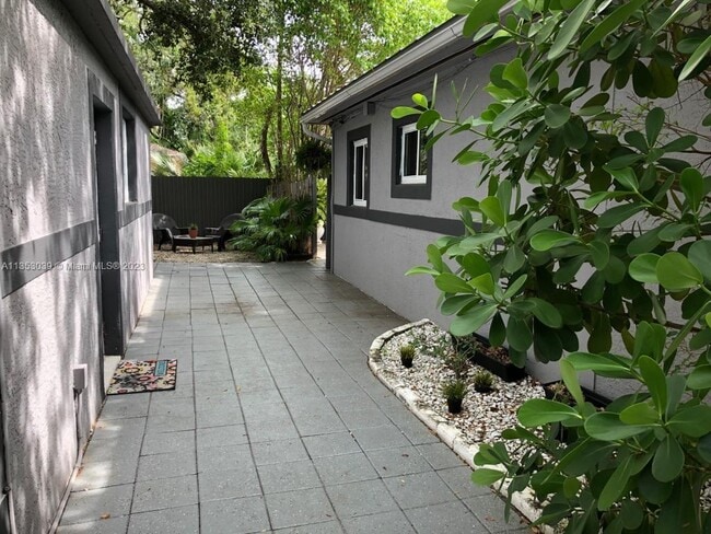 Building Photo - 385 NE 82nd Terrace