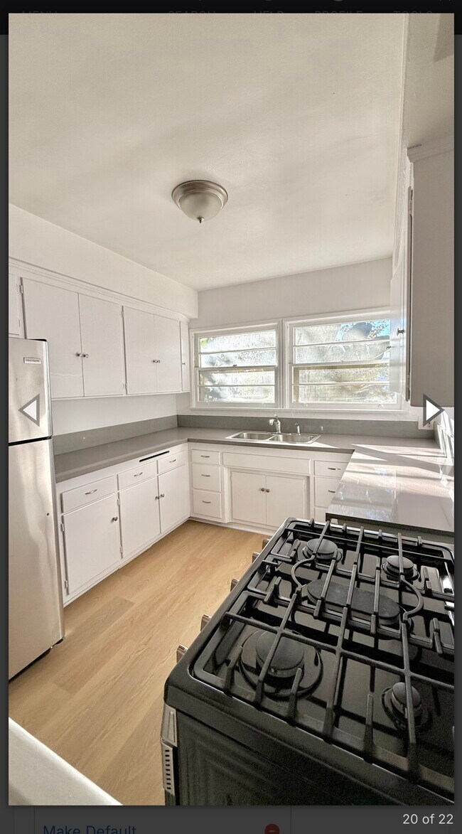 Building Photo - 200 S Sycamore Ave