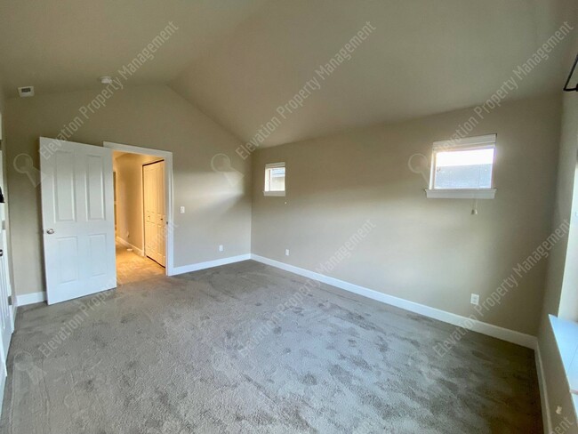 Building Photo - 3-BR Craftsman home in NE Bend- Boyd Acres