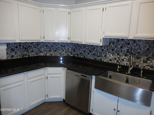 Building Photo - 356 Jardin Bello Ave