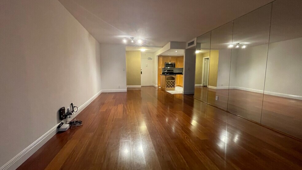 Building Photo - 200 SE 15th Rd