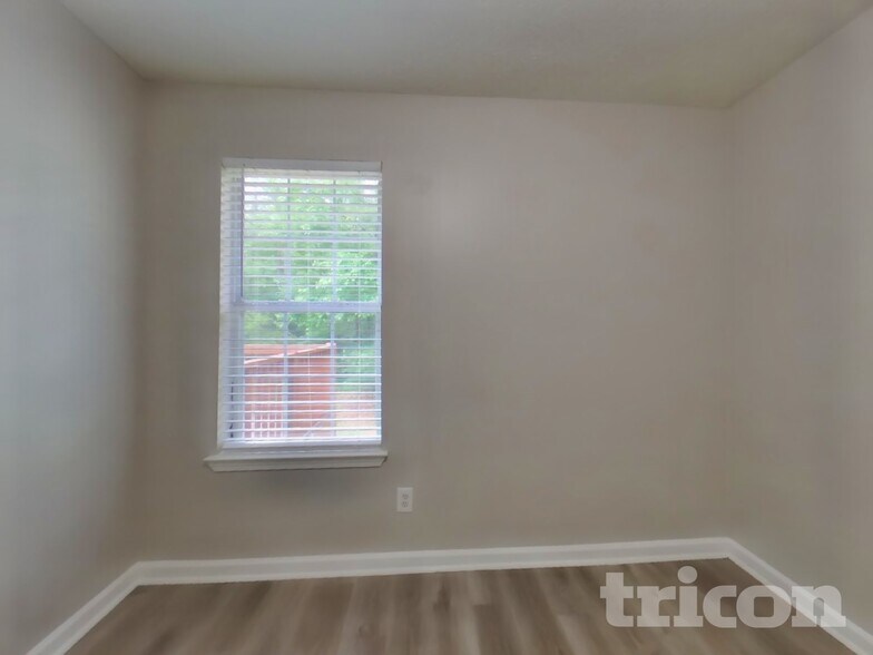 Building Photo - 65 Applewood Cir