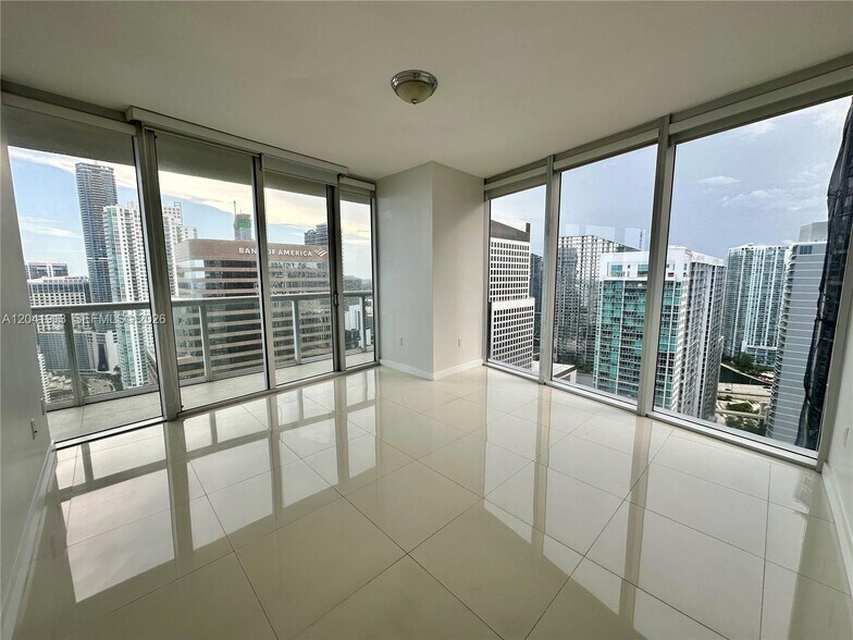 Building Photo - 495 Brickell Ave