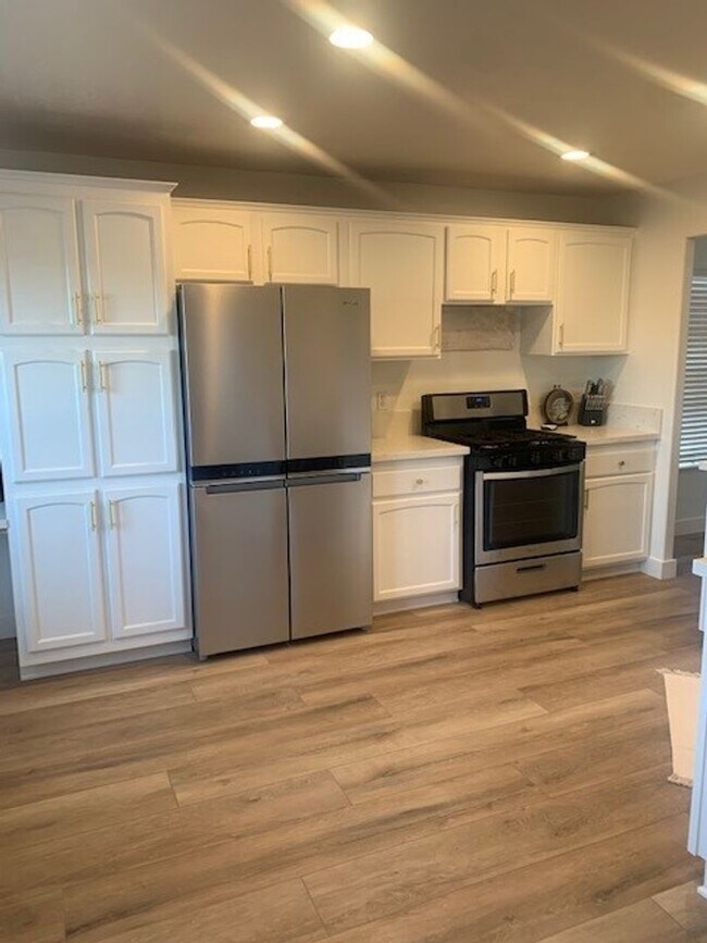 Building Photo - 16378 Arnold Ave