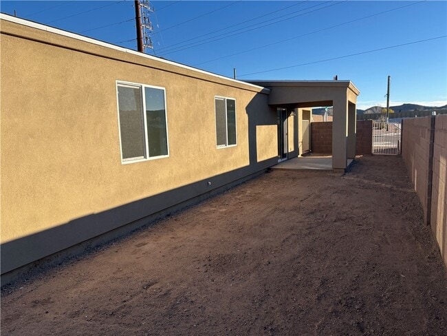 Building Photo - 901 E Berk Ave