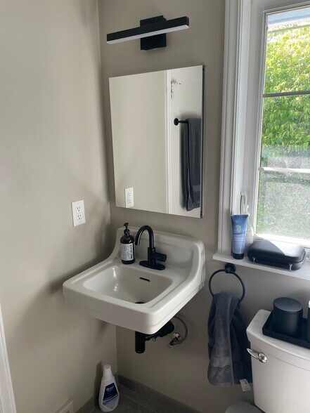 Upstairs bathroom - 2739 SW 170th St