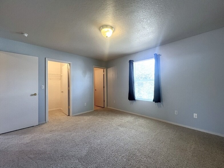 Building Photo - 9656 W Shelborne Dr