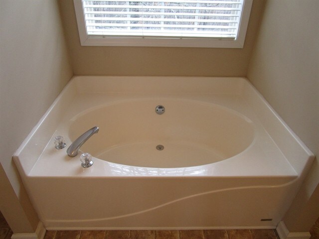 Building Photo - 330 Red Fox Dr