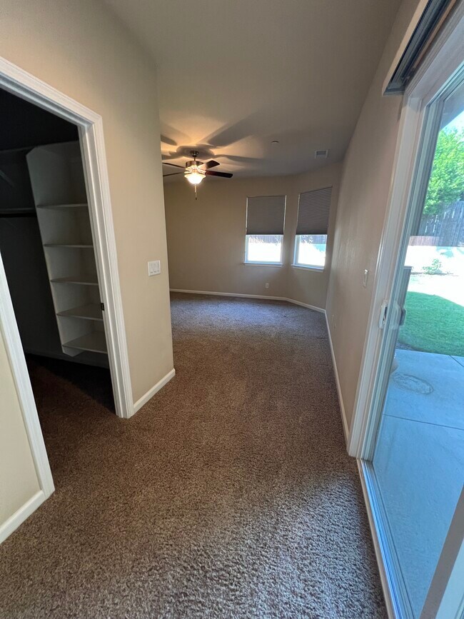 Building Photo - 2880 Bancroft Dr