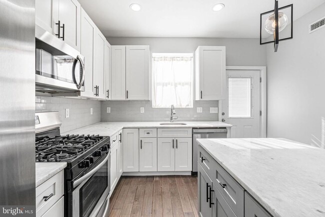 Building Photo - 2122 Sears St