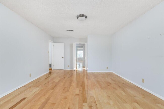 Building Photo - 4007 Edgerock Dr