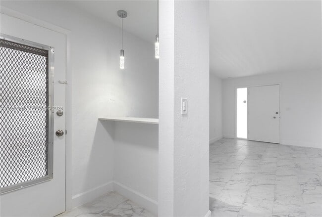 Building Photo - 5301 SW 77th Ct