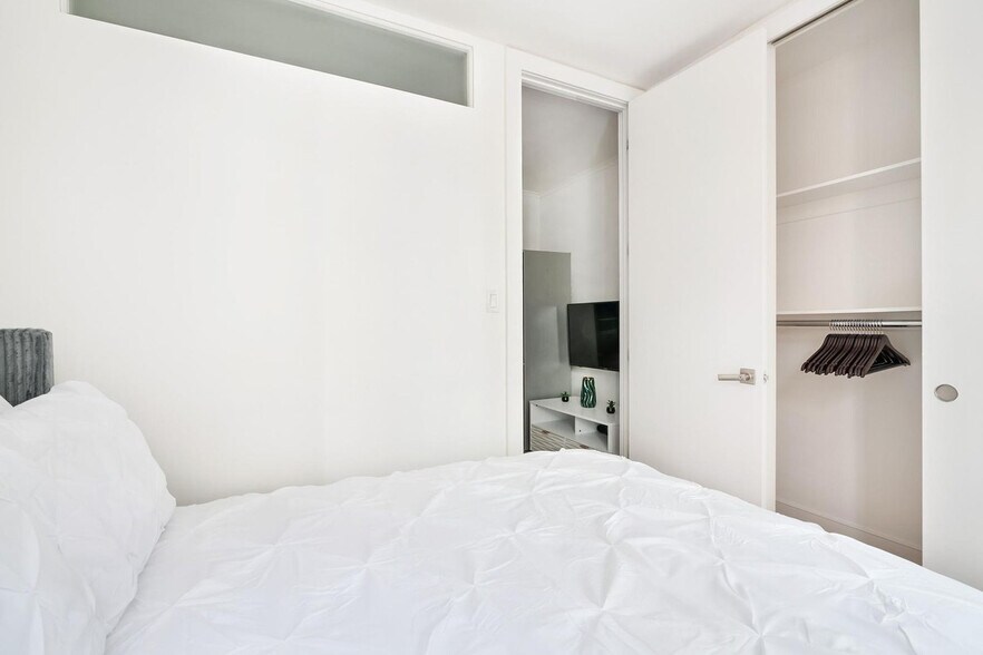 Building Photo - 45 E 33rd St