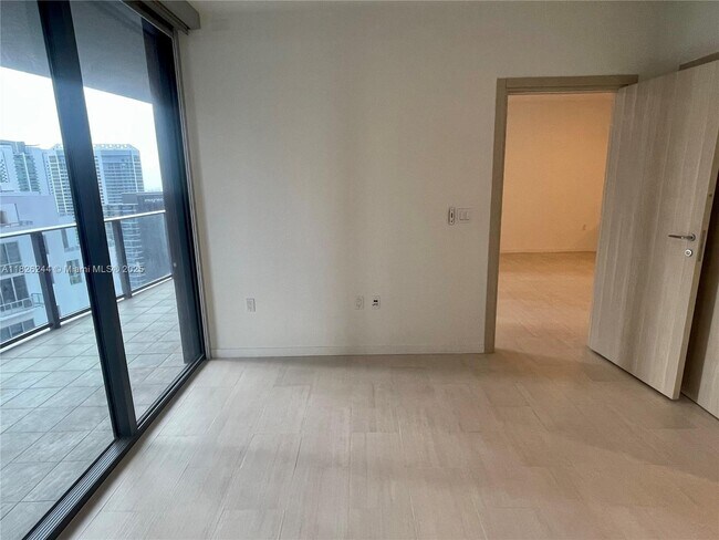 Building Photo - 1000 Brickell Plaza