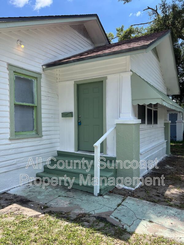 Building Photo - 1042 8th Ave S