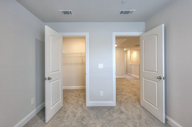 Building Photo - New Townhome in a prime location in Gallatin