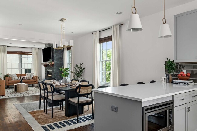 Building Photo - 1015D 12th Ave S