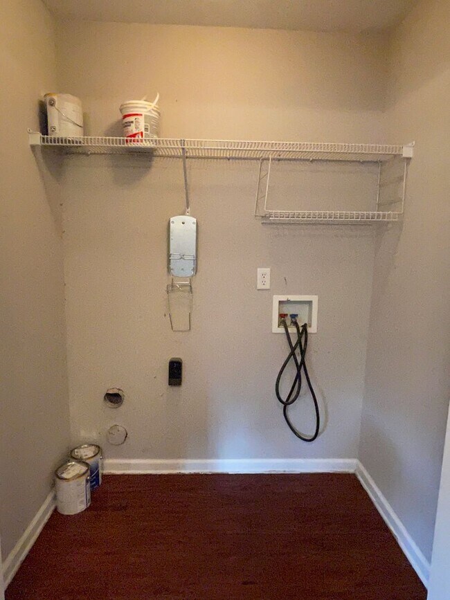 Building Photo - 311 Beech Ln