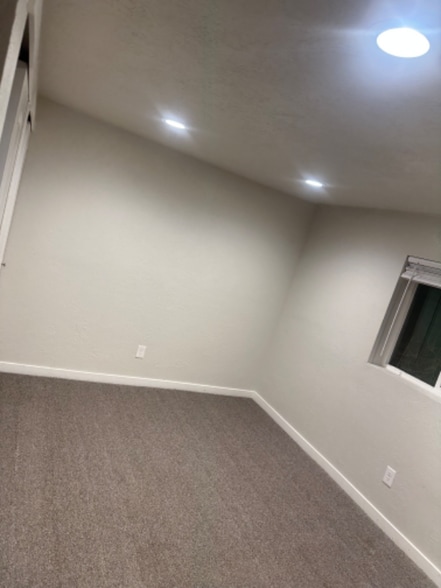 Building Photo - 3306 N Fairfield Rd