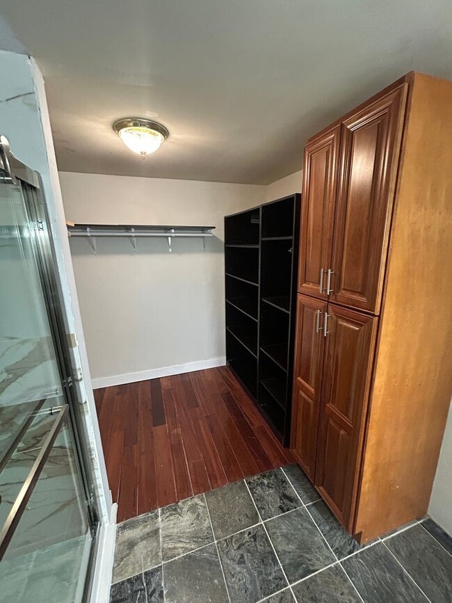 Building Photo - 3 bed/ 2 bath Two Story House overlooking ...