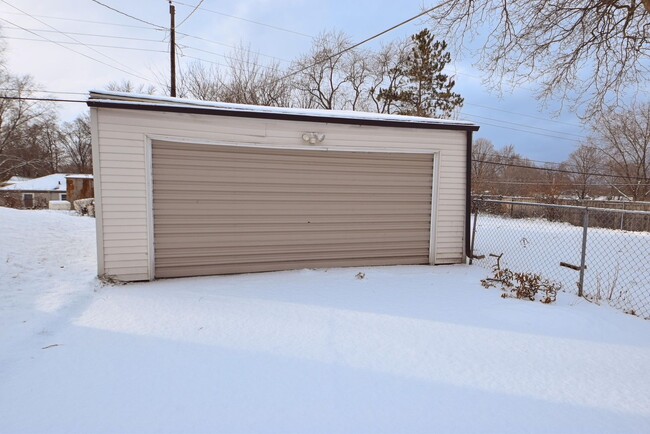 Building Photo - Updated 3 bedroom south side South Bend IN...