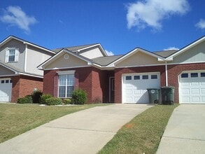 Building Photo - Wakefield - One Story Townhome!