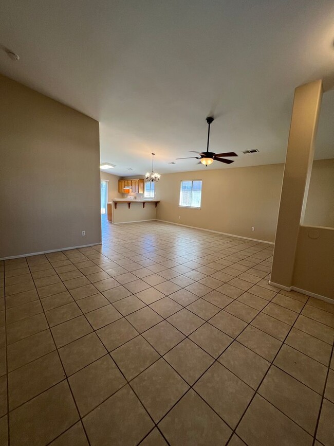 Building Photo - 2902 Tar Springs Ave