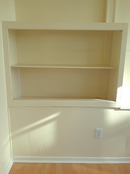 Bedroom 2 built in shelves - 32 Norfolk St