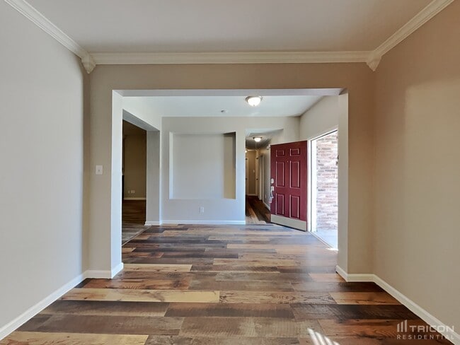 Building Photo - 401 Rustic Grove Ln