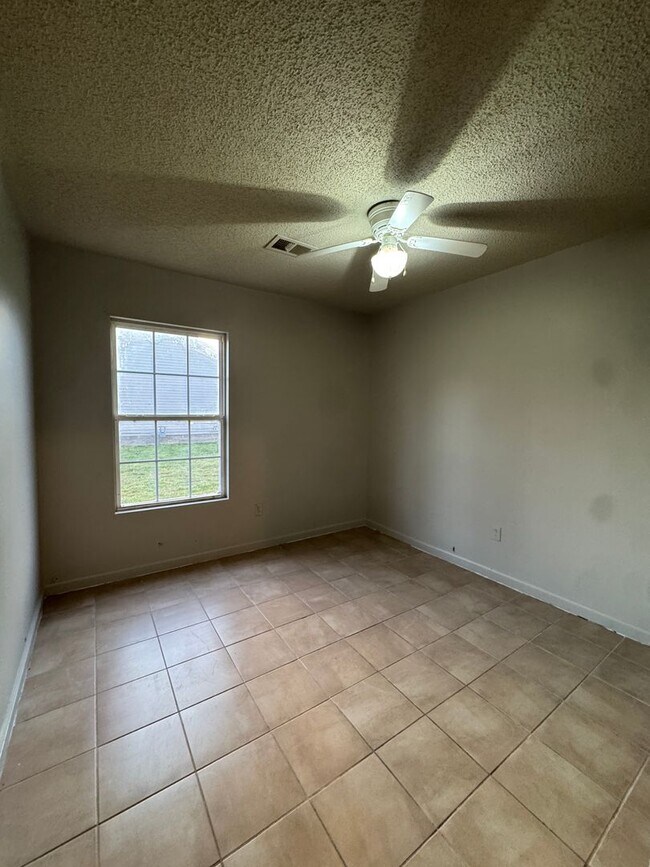 Building Photo - 2 Bed / 1 Bath Duplex in Weiner, AR